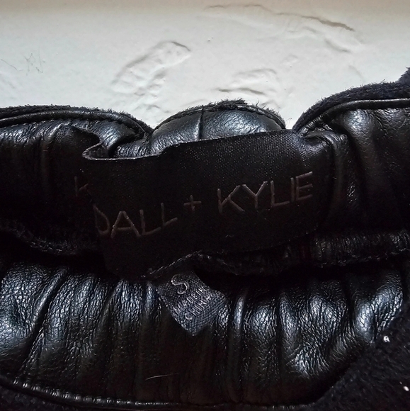 Kendall + Kylie Black Vegan Faux Leather Paper Bag Shorts - Picture 5 of 7